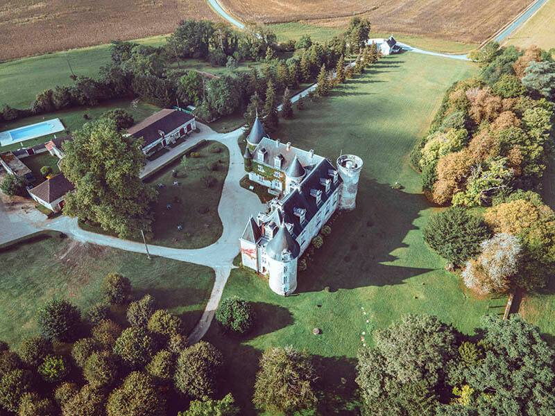 photo d'un chateau en drone